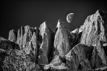 Mt-McKinley-Moonset-USA